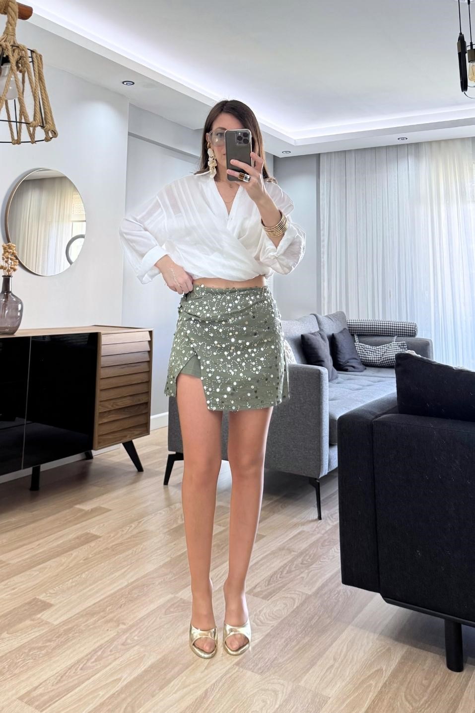 Kruvaze Detaylı Pullu Mini Şort Etek Haki Yeşil