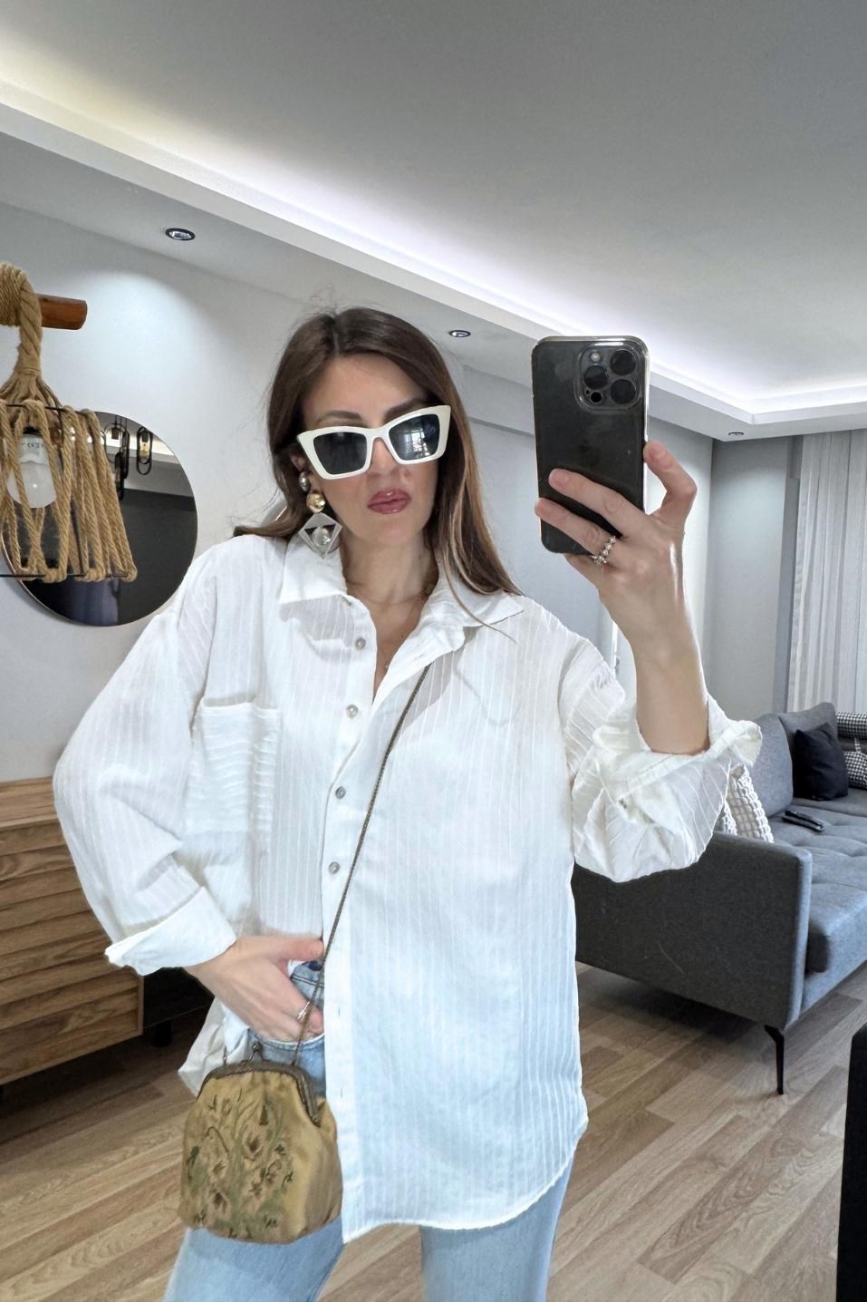 Kabartma Dokulu Çizgili Oversize Gömlek Beyaz