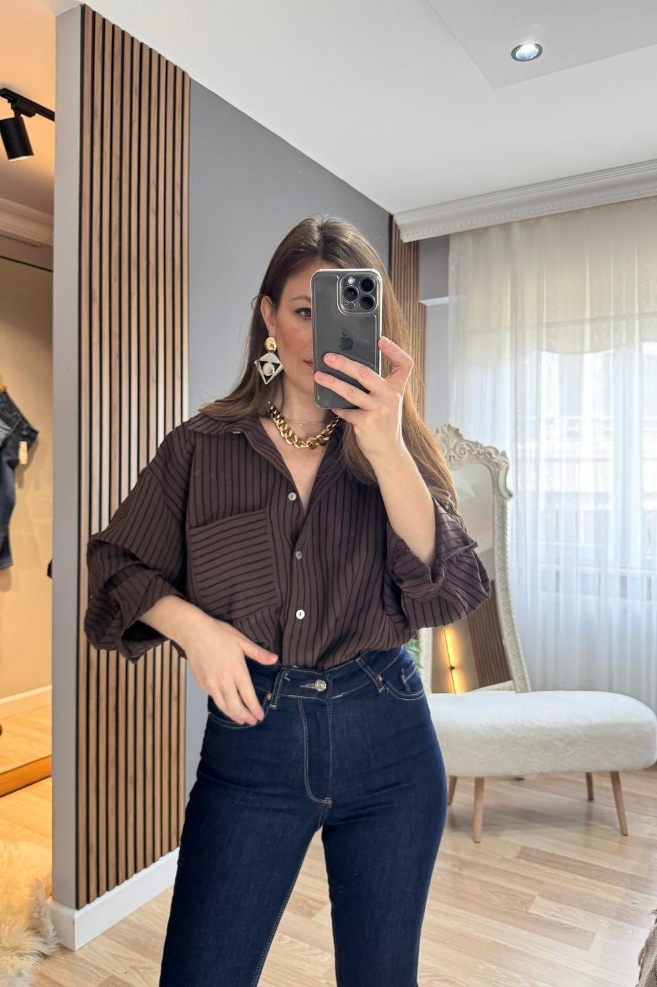 Kabartma Dokulu Çizgili Oversize Gömlek Kahverengi
