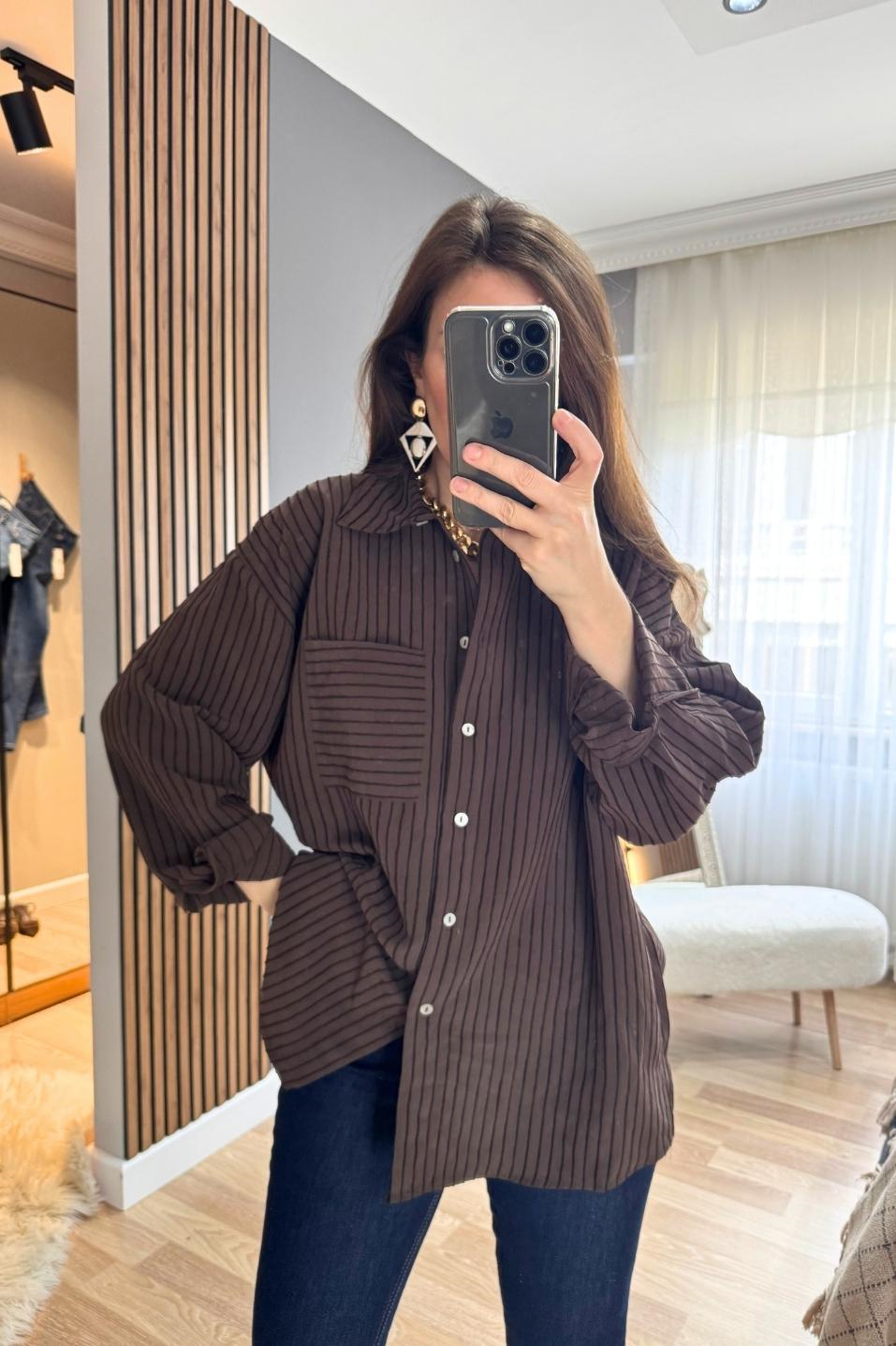 Kabartma Dokulu Çizgili Oversize Gömlek Kahverengi