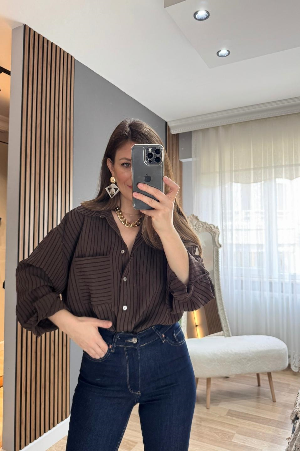 Kabartma Dokulu Çizgili Oversize Gömlek Kahverengi