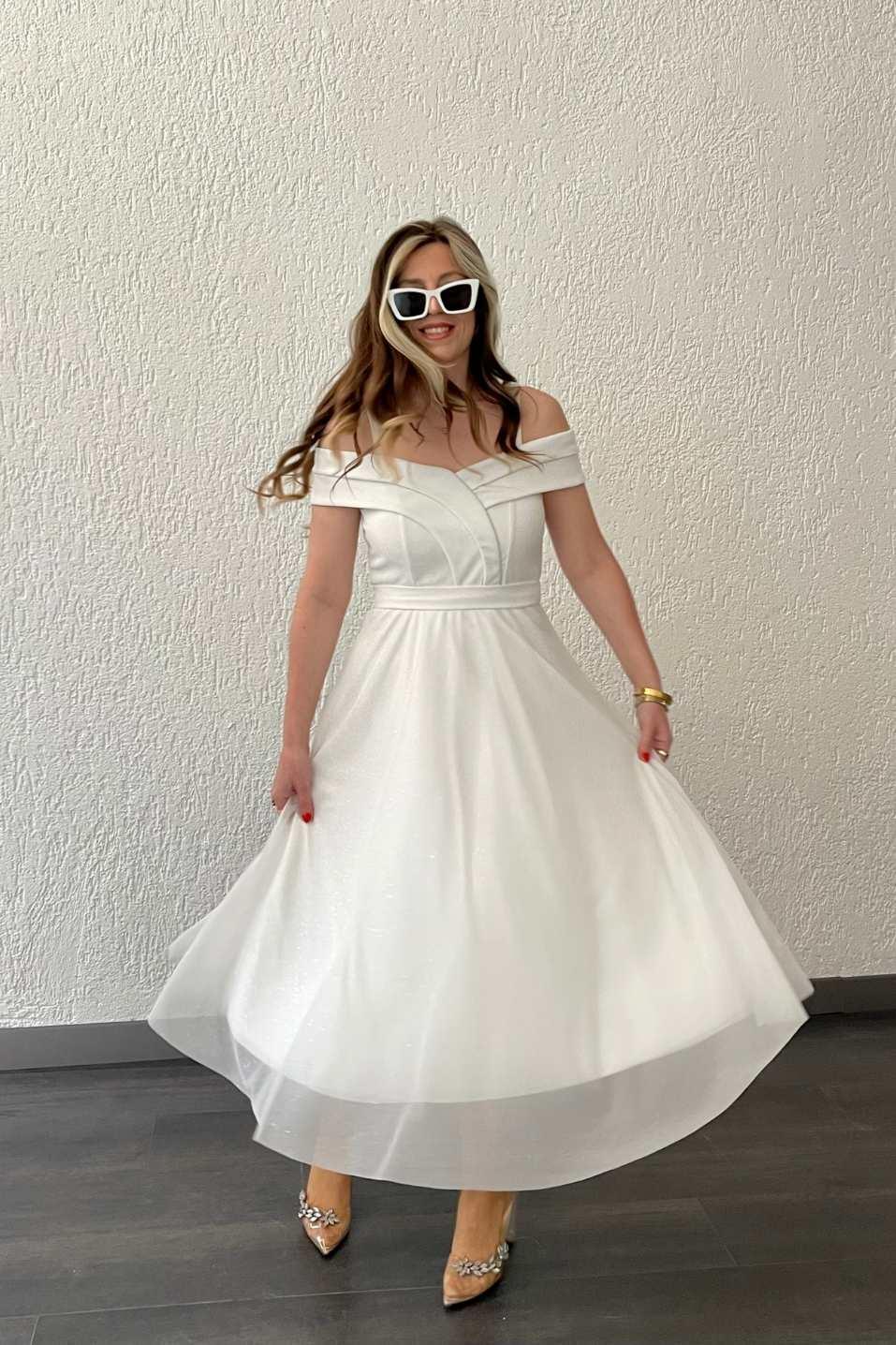 Simli Madonna Yaka Elbise Beyaz