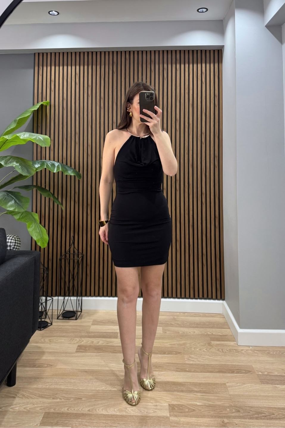 Klasik ElbiseElan Aksesuarlı Mini Elbise Siyah