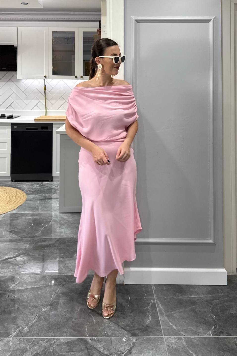 Omuzları Büzgü Detaylı Uzun Elbise Pembe