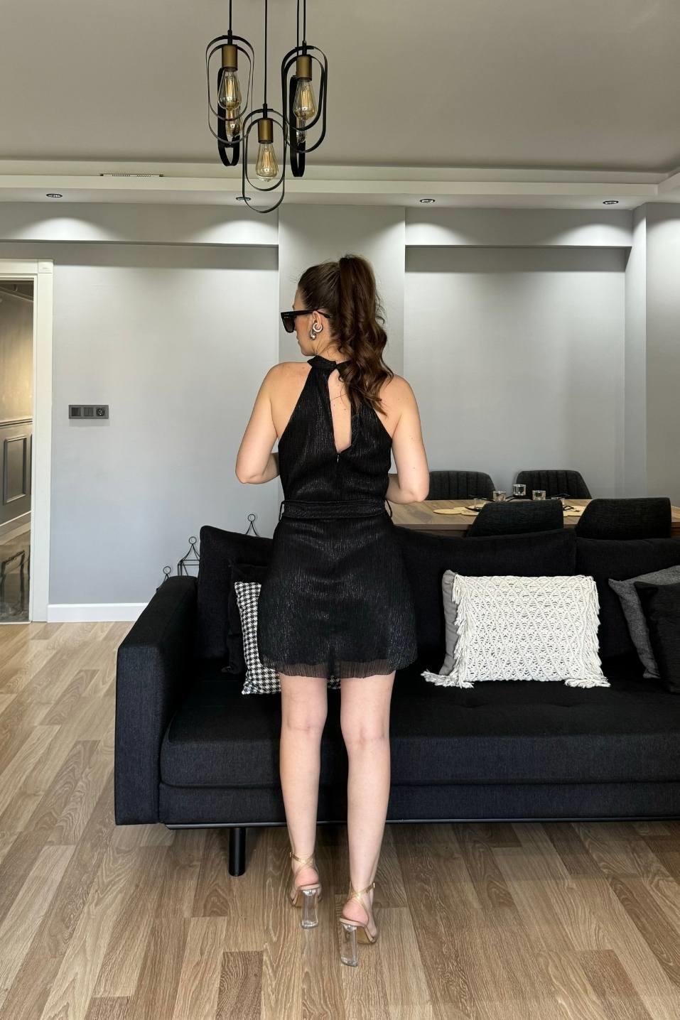 Simli Halter Yaka Kuşaklı Mini Elbise Siyah