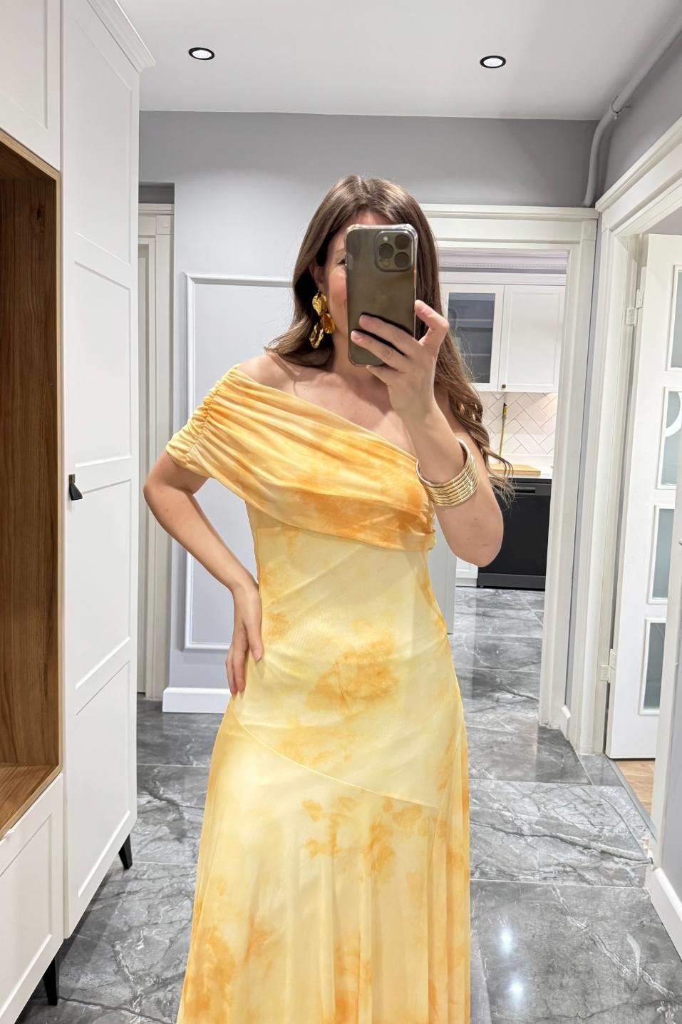 Tek Omuz Batik Desen Astarlı Tül Elbise Sarı
