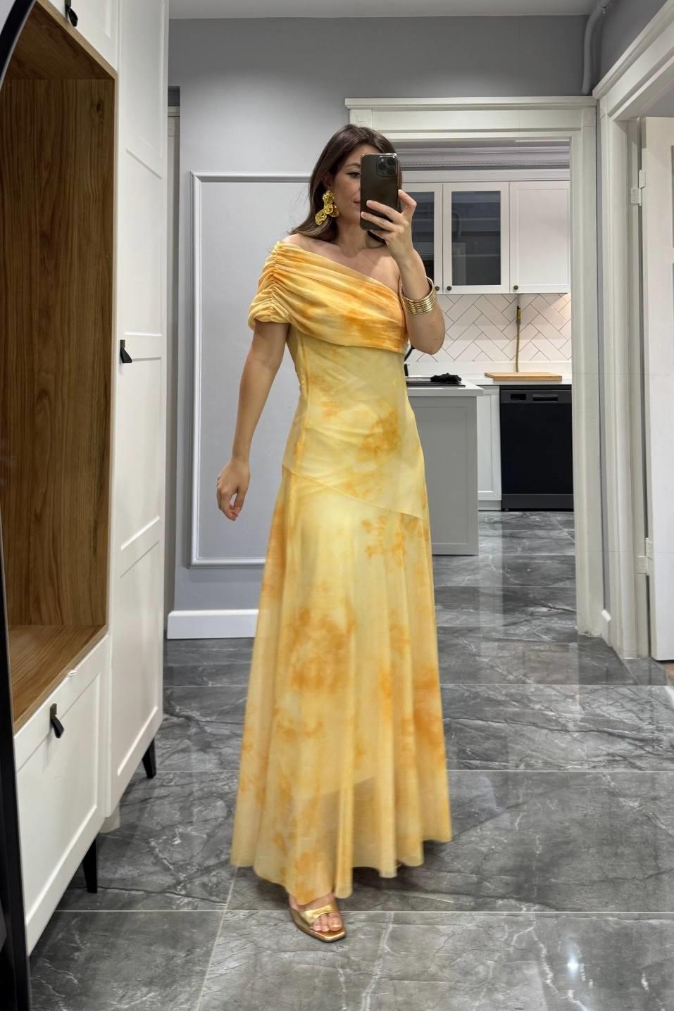 Tek Omuz Batik Desen Astarlı Tül Elbise Sarı