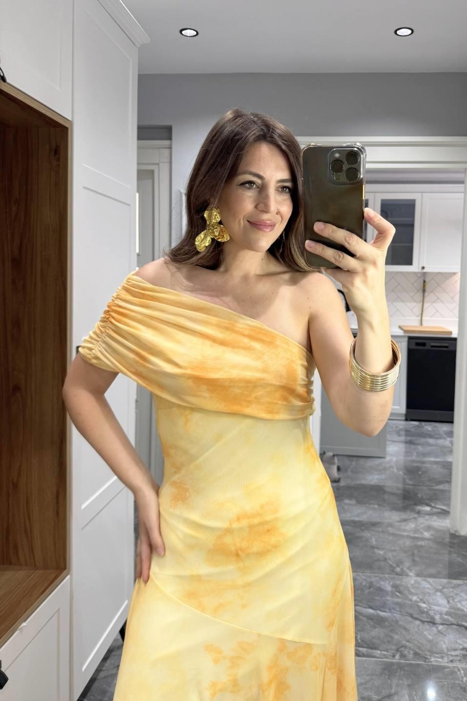 Tek Omuz Batik Desen Astarlı Tül Elbise Sarı