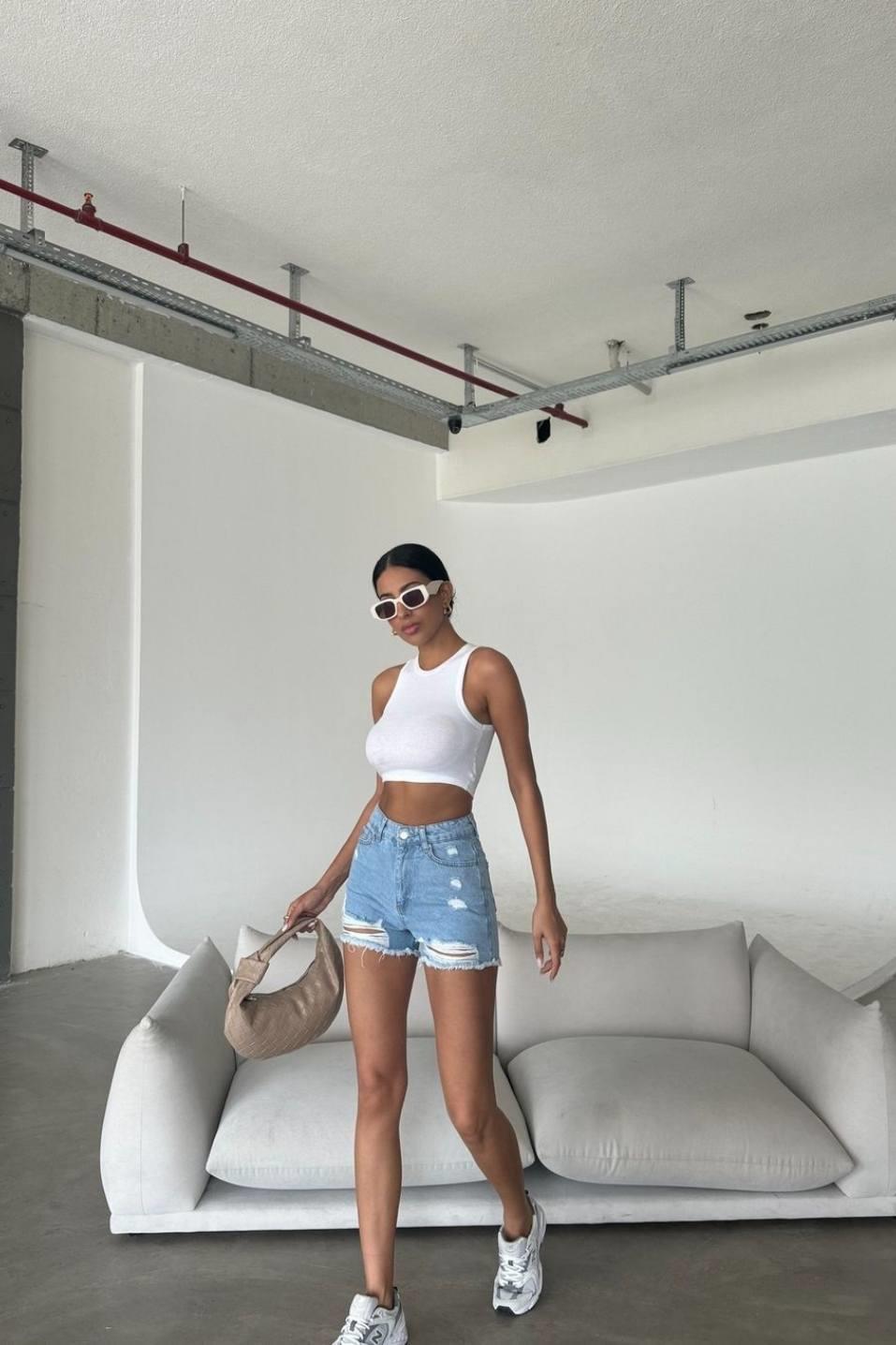 Çok Lazerli Mom Şort Açık Mavi