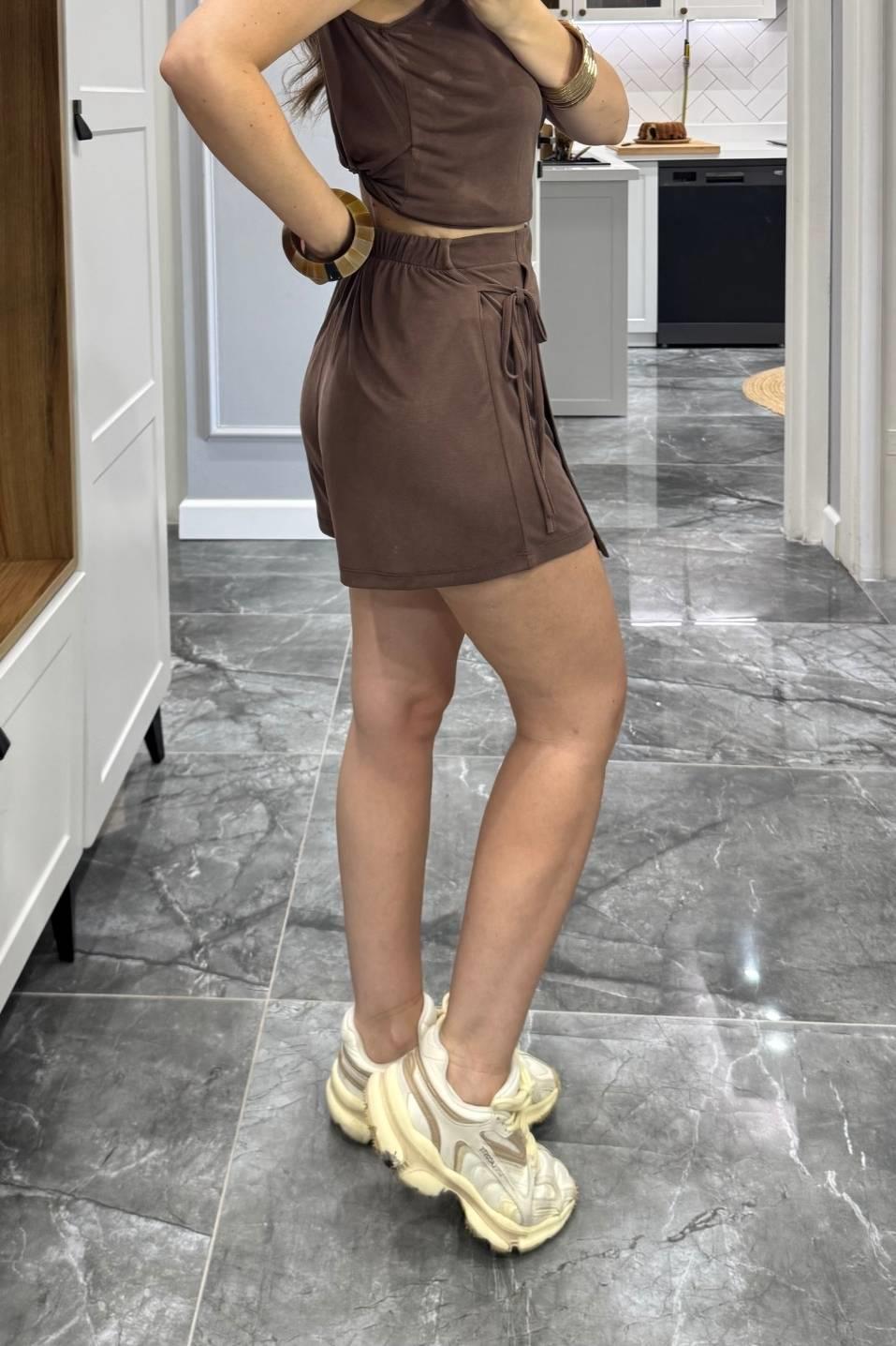 Dökümlü Etek Görünümlü Şort Kahverengi