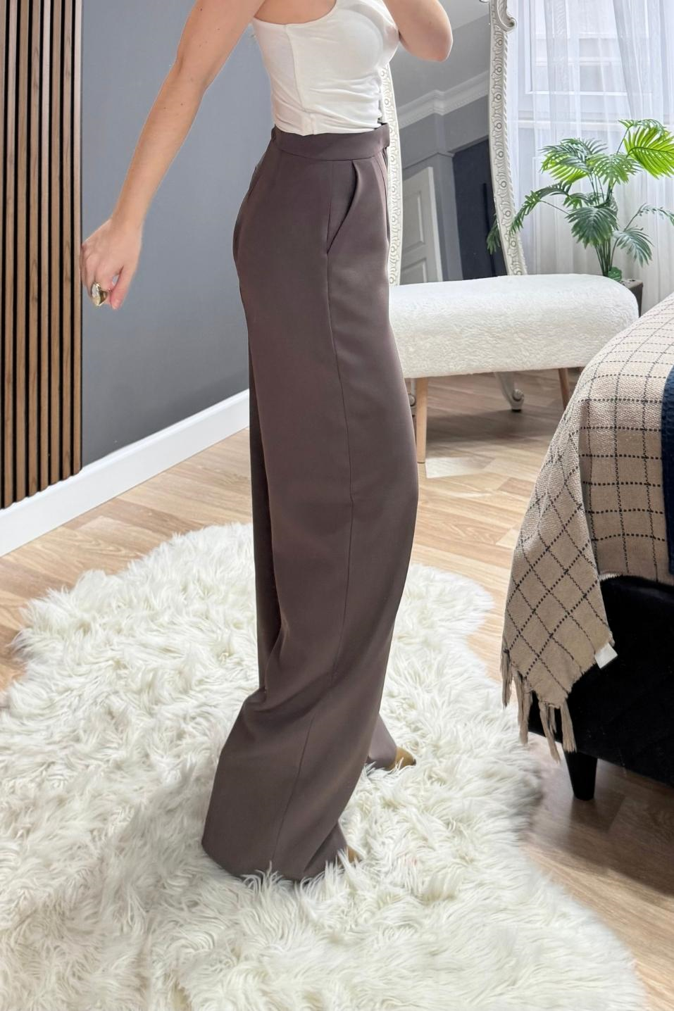Saten Astarlı Fularlı Ceket Pantolon Takım Kahverengi