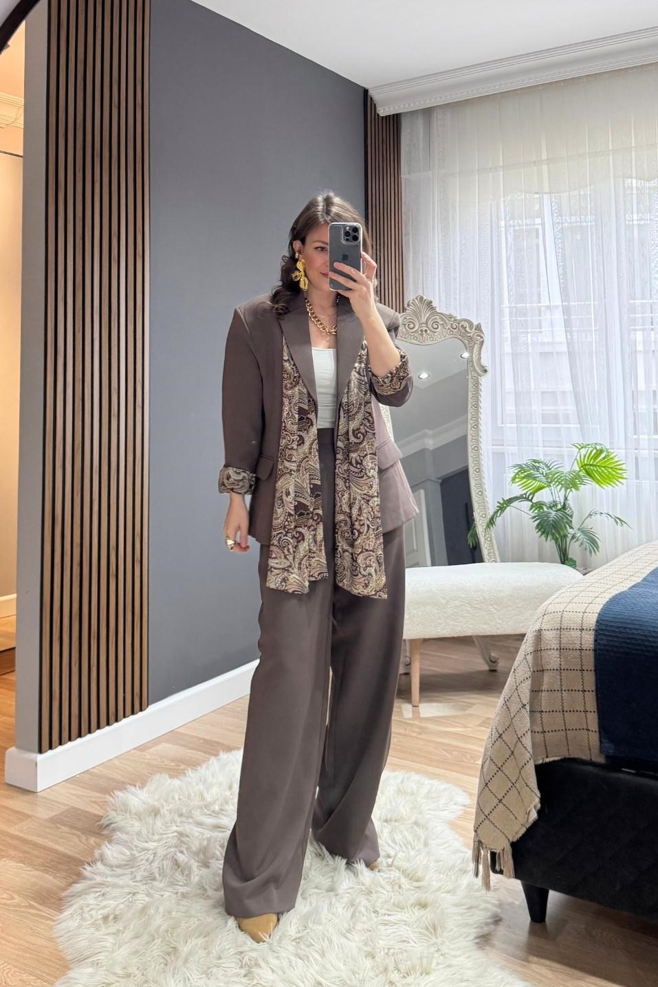 Saten Astarlı Fularlı Ceket Pantolon Takım Kahverengi