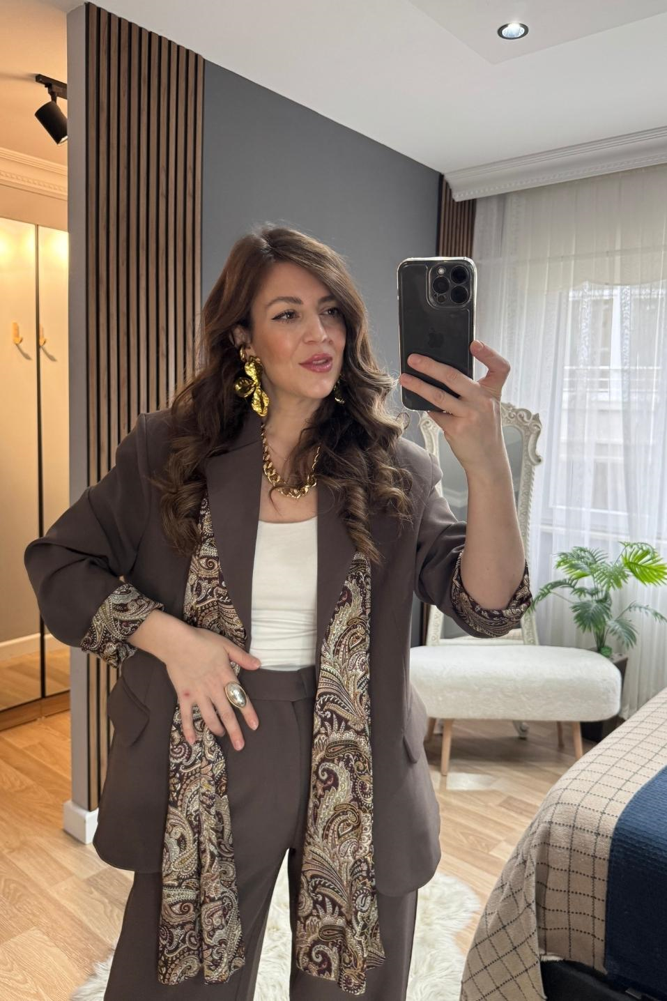 Saten Astarlı Fularlı Ceket Pantolon Takım Kahverengi