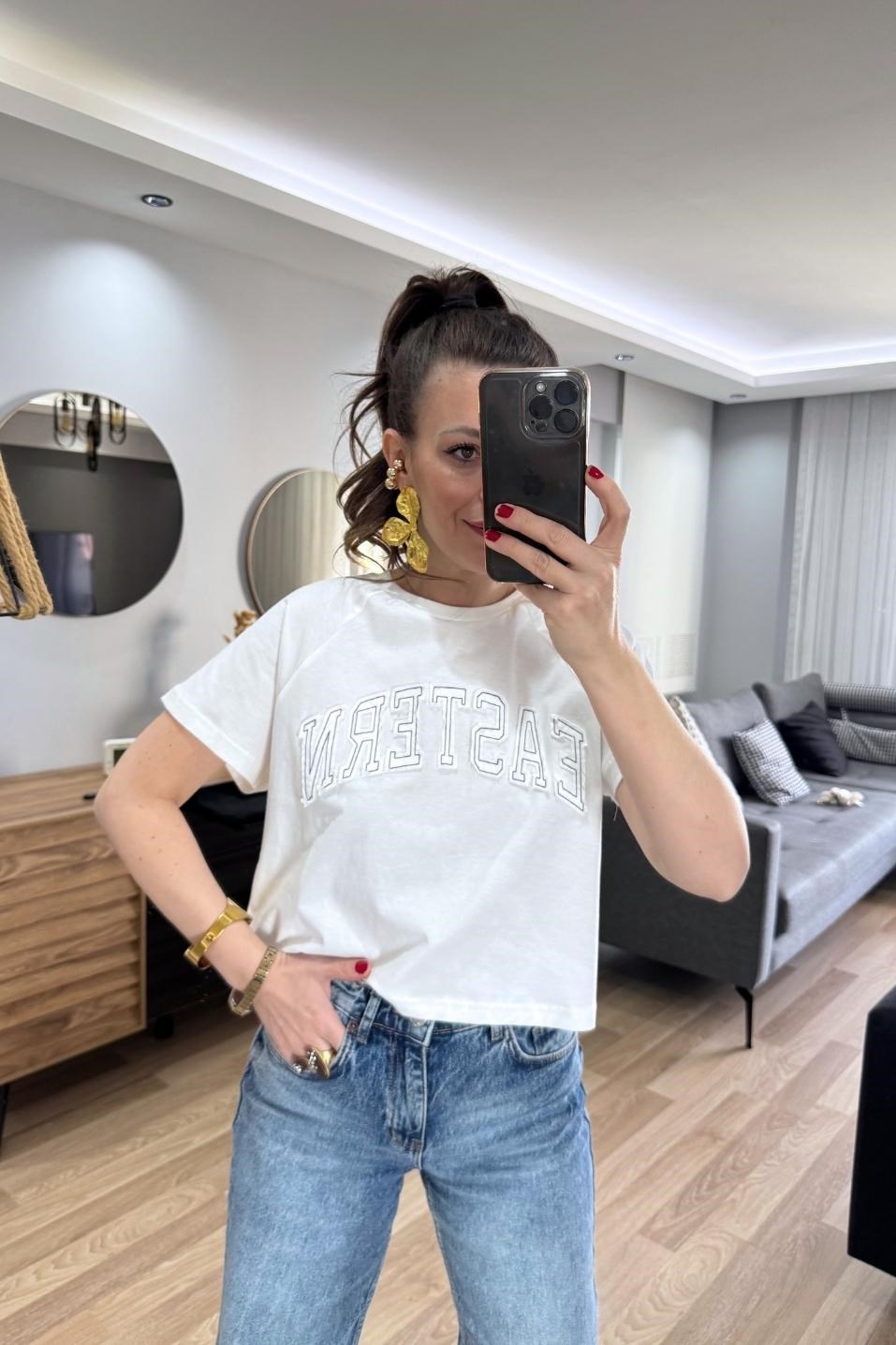 Aplike Detaylı Kısa Tişört Beyaz