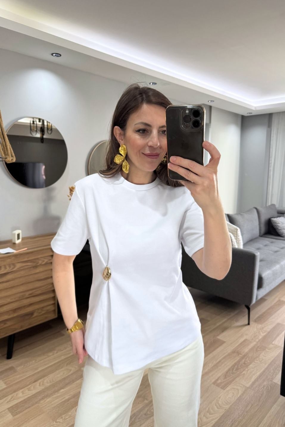 Viena Aksesuarlı Tişört Bluz Beyaz