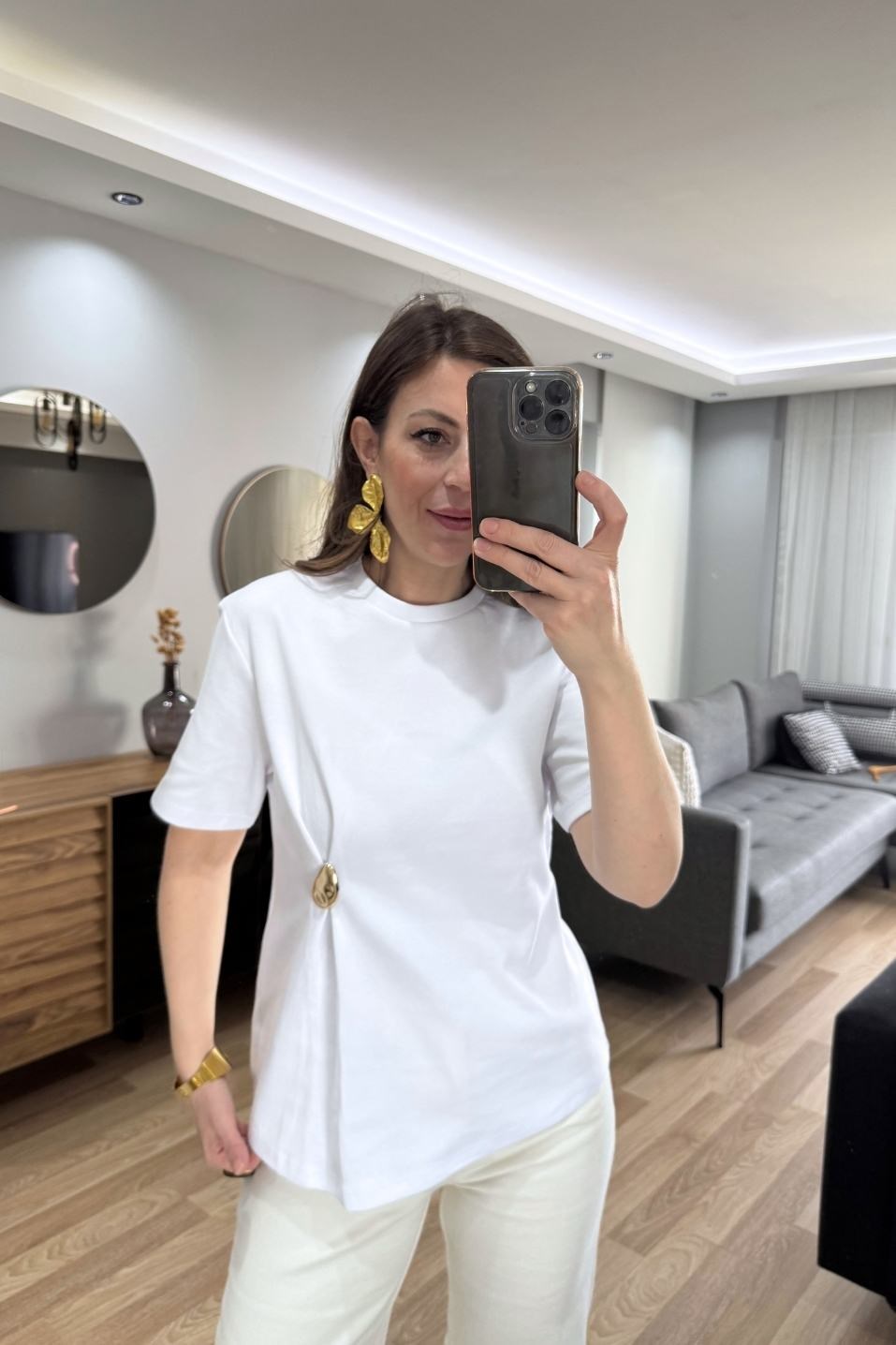 Viena Aksesuarlı Tişört Bluz Beyaz