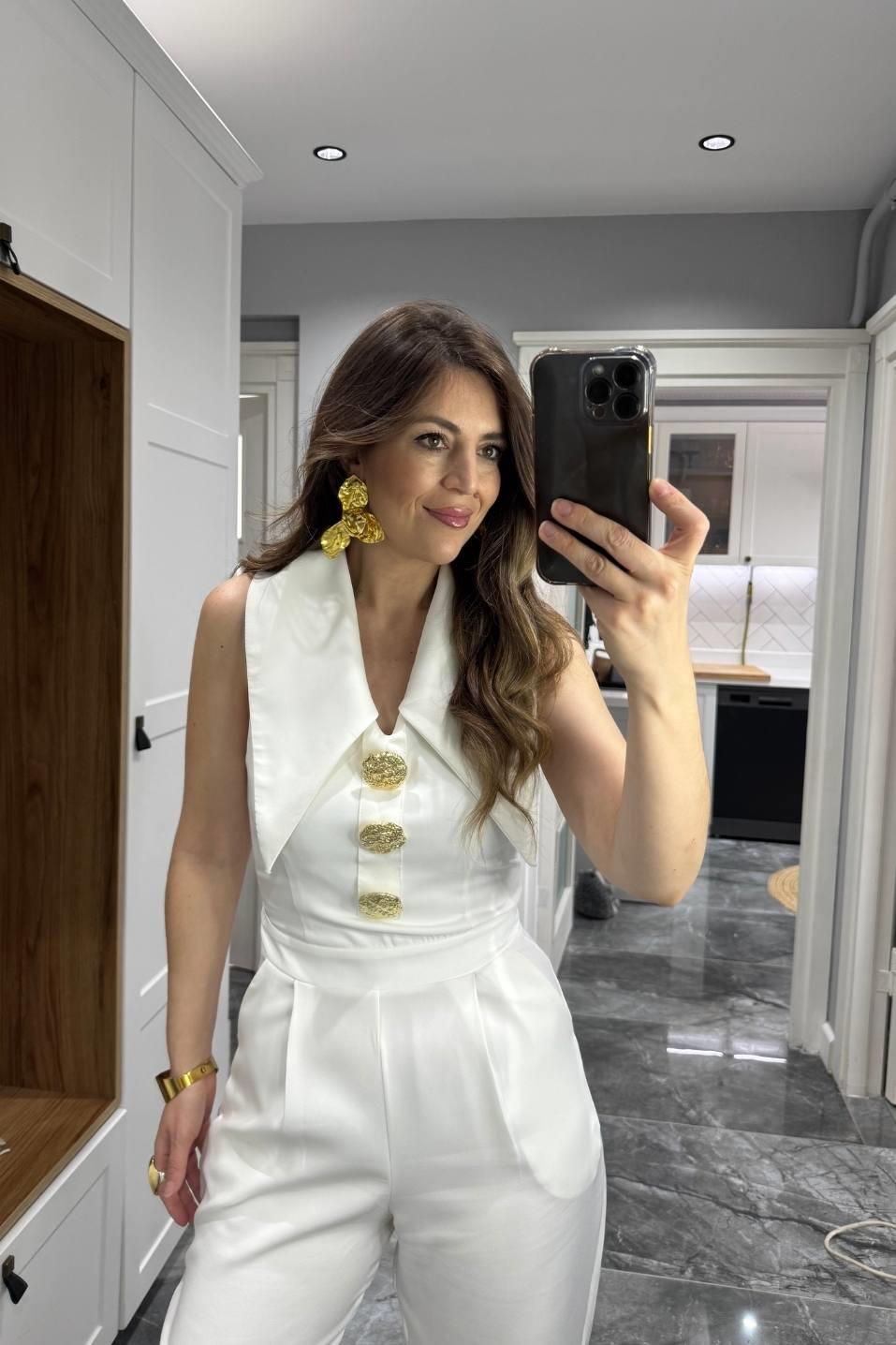 Gold Düğmeli Geniş Yaka Tulum Beyaz