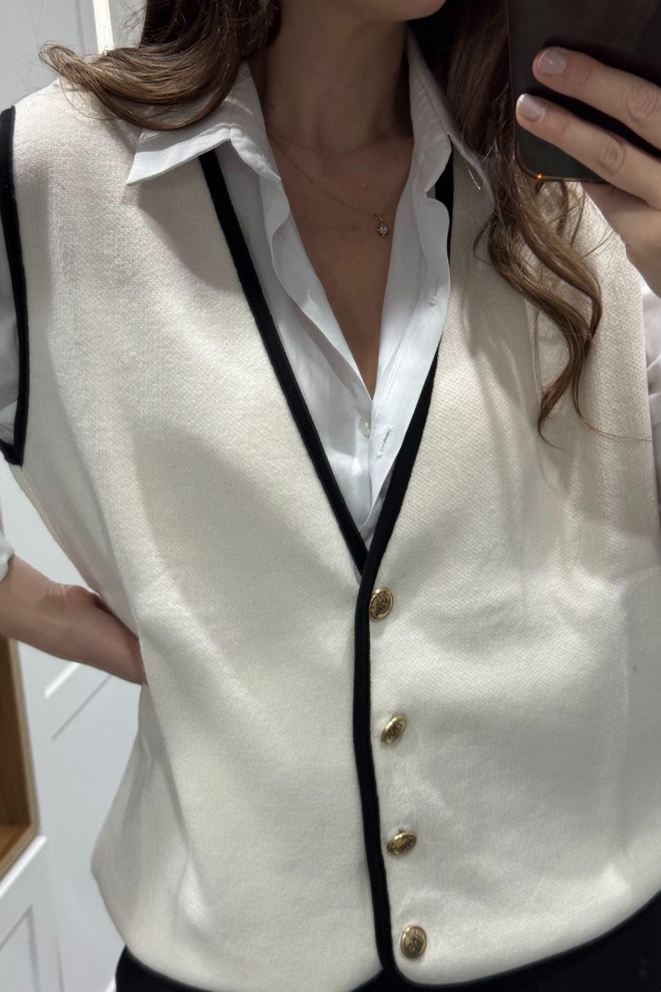 Biyeli Gold Düğmeli Triko Yelek Krem-Siyah