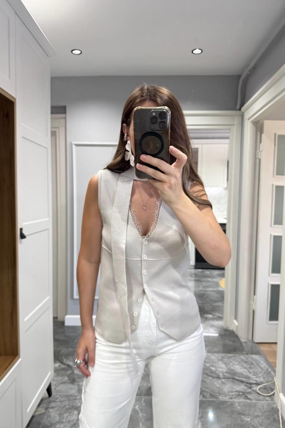 Lunara Dantel Detaylı Triko Yelek Taş