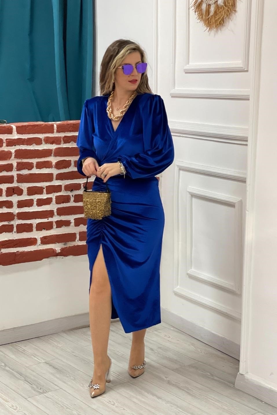 Klasik ElbiseYırtmaçlı Vatkalı Kadife Elbise Saks Mavi