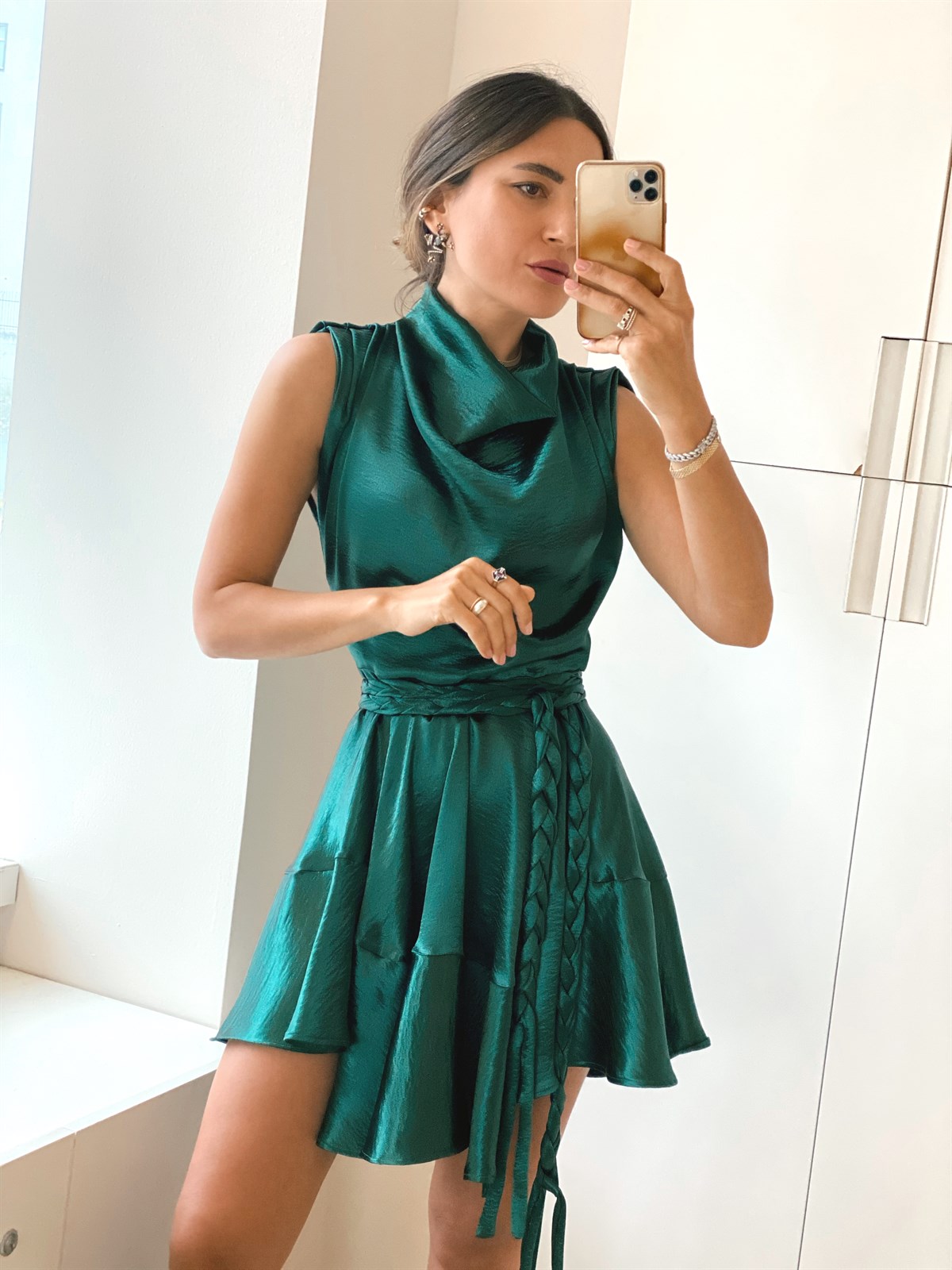 Degaje Yaka Mendil Etekli Saten Elbise - Atelier Aliz