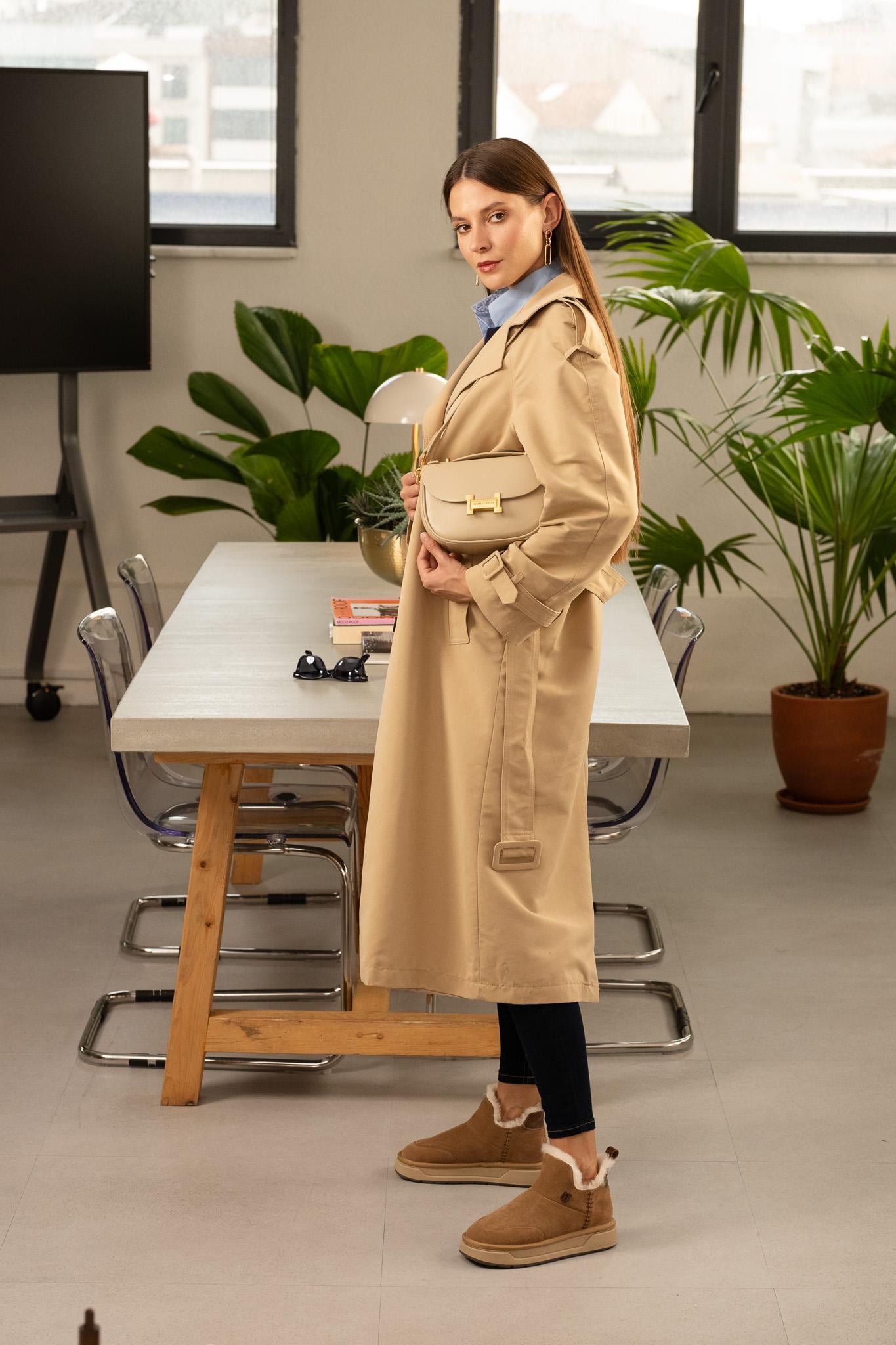 Camel Kürklü Kadın Bot