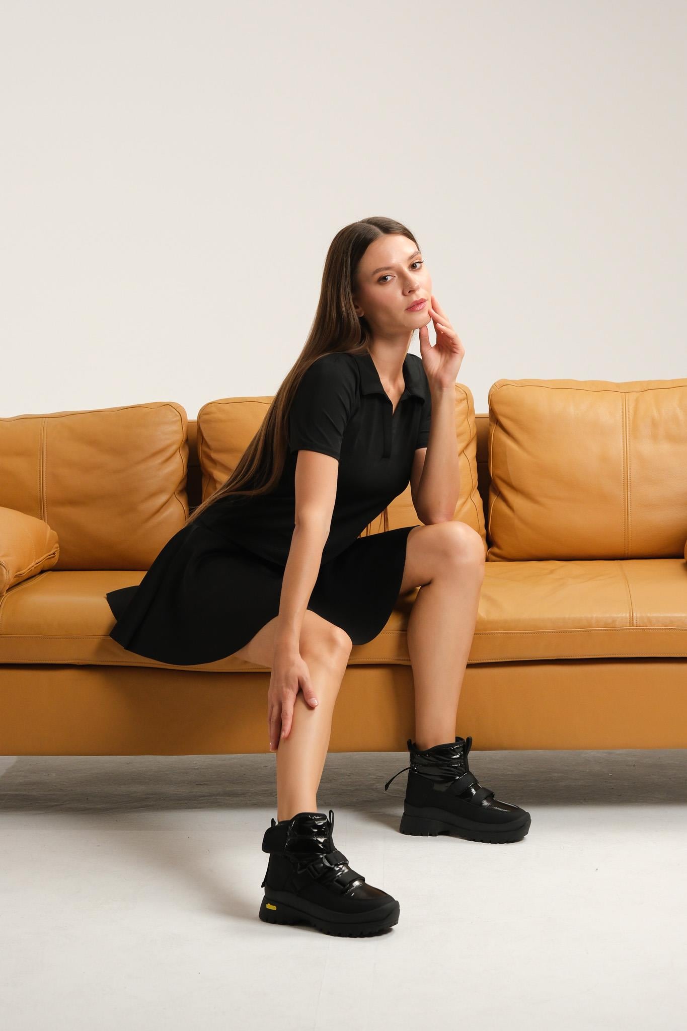 Siyah Yüksek Tabanlı Kadın Bot