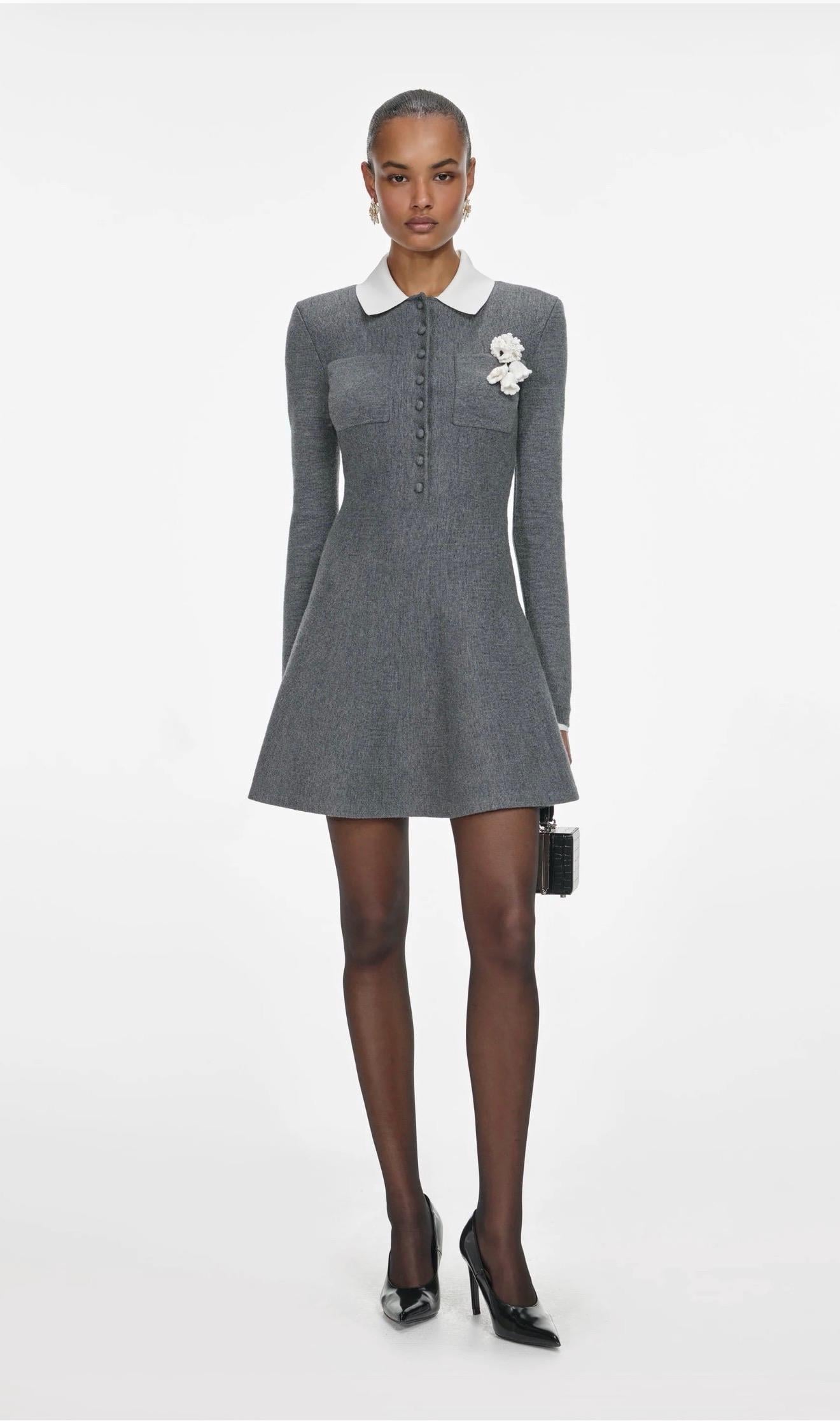 Cebi Örgü Çiçek Detaylı Düğmeli Gri Triko Elbise