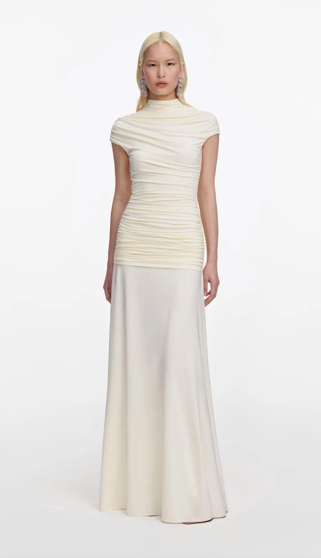 Drapeli Kolsuz Sırtı Kurdeleli Beyaz Premium Maksi Elbise