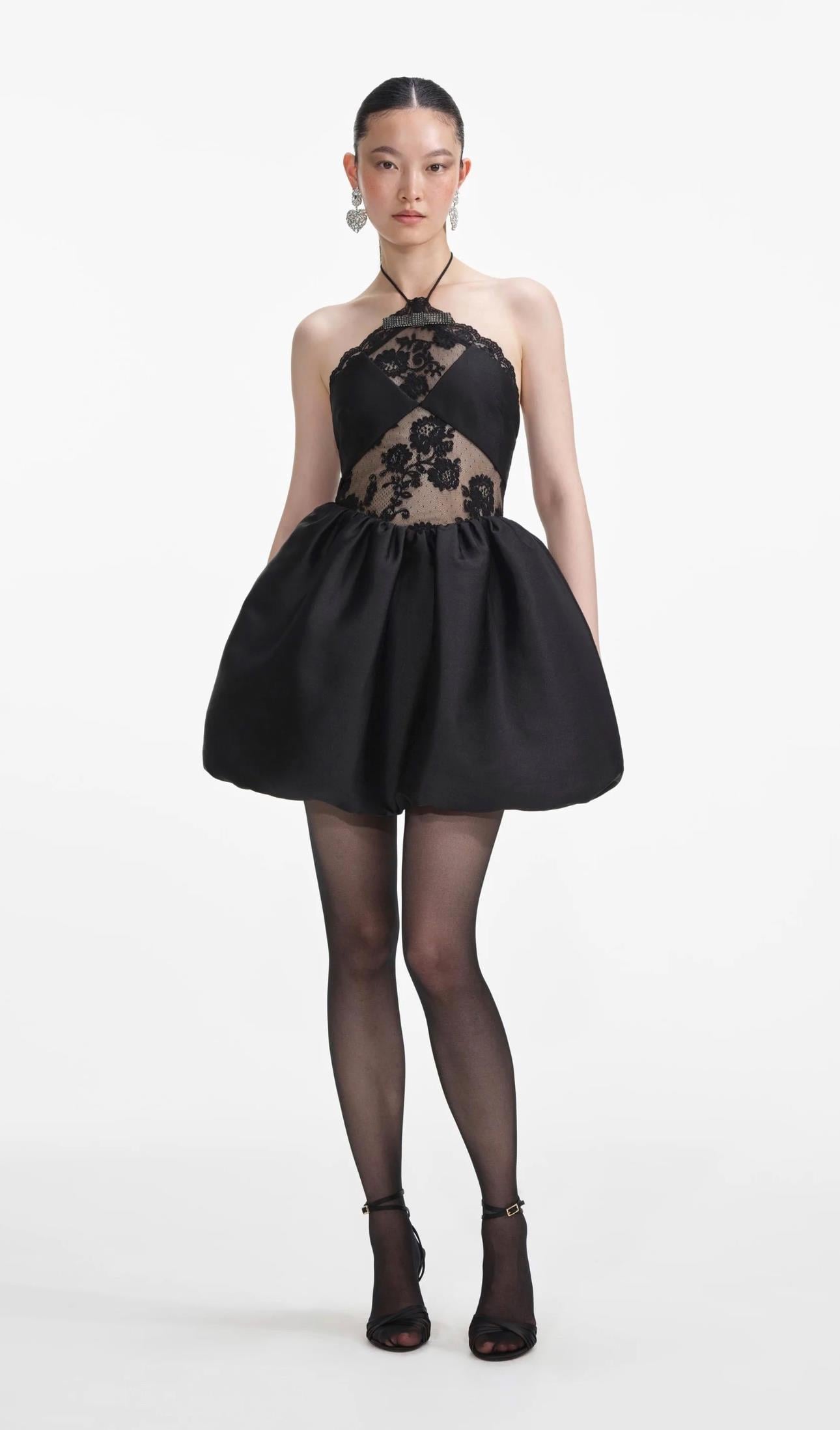 Halter Yaka Dantel Detaylı Bakon Etekli Siyah Mini Tasarım Elbise