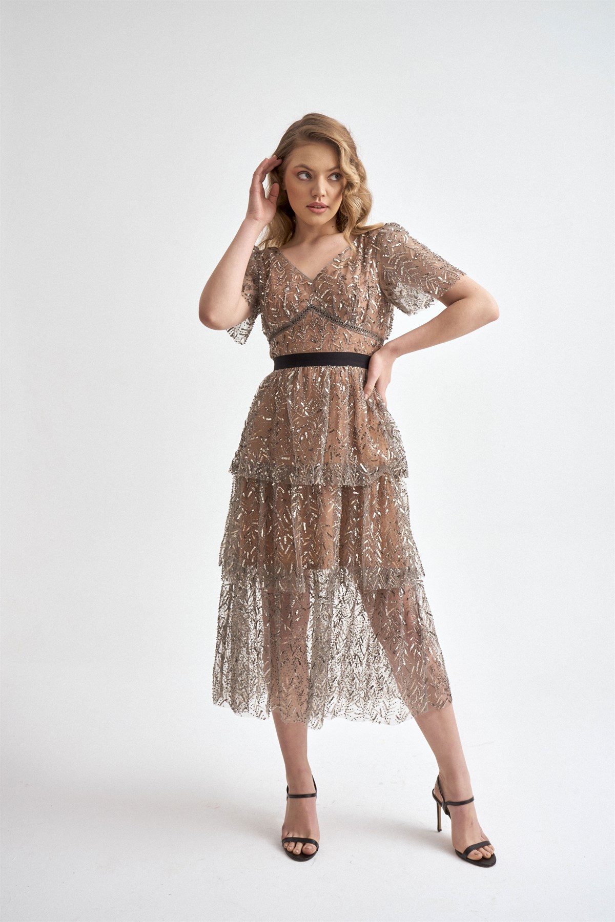 İşlemeli Pileli Tasarım Elbise