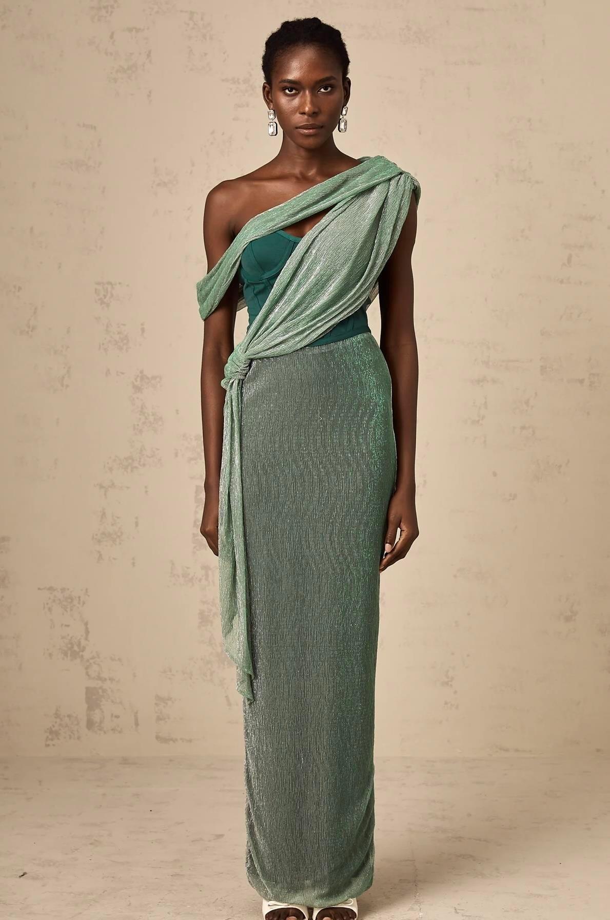 Kendinden Simli Asimetrik Omuz Detaylı Yeşil Tasarım Elbise