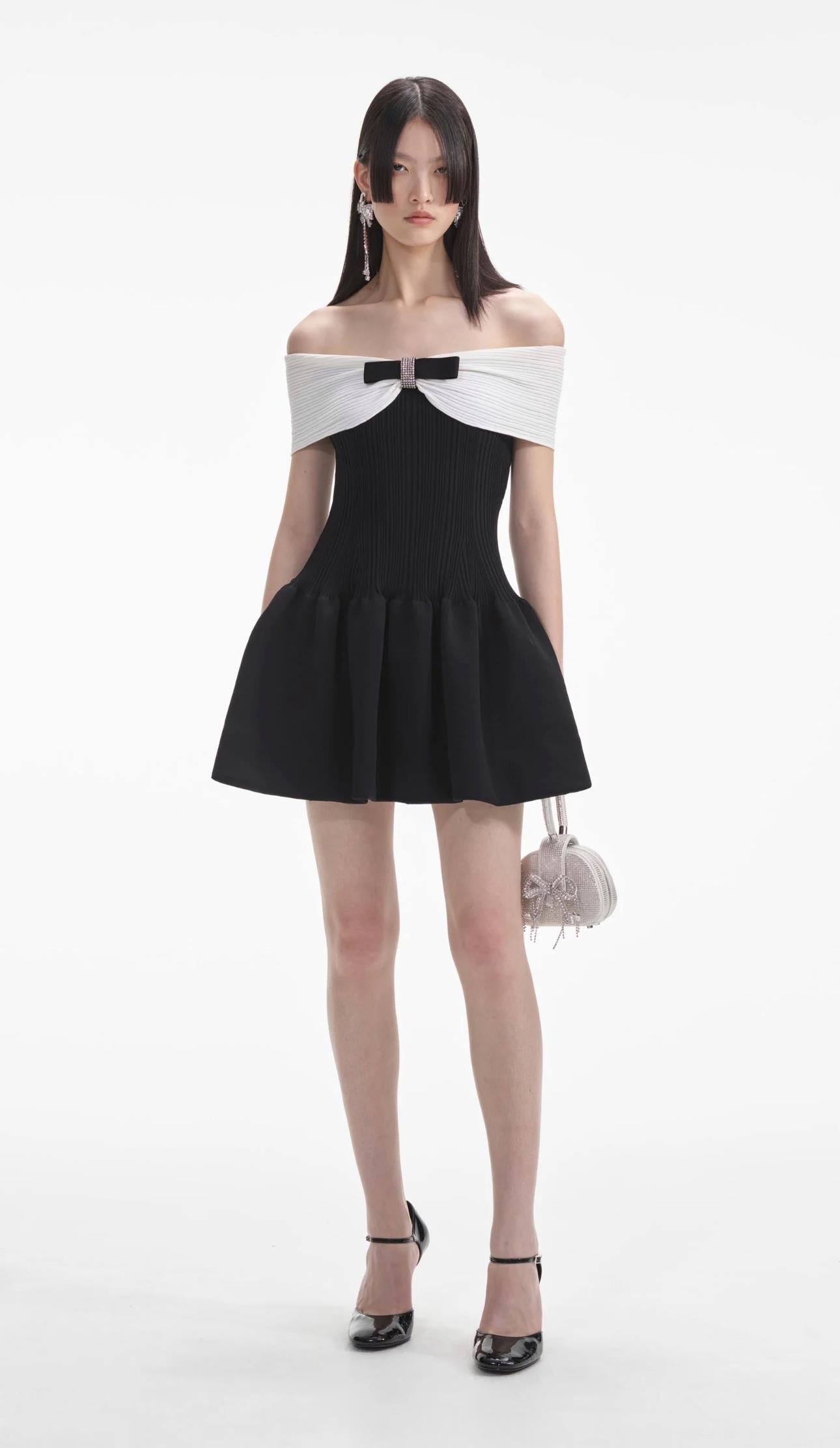 Madonna Yaka Kurdele Detaylı Triko Mini Tasarım Elbise