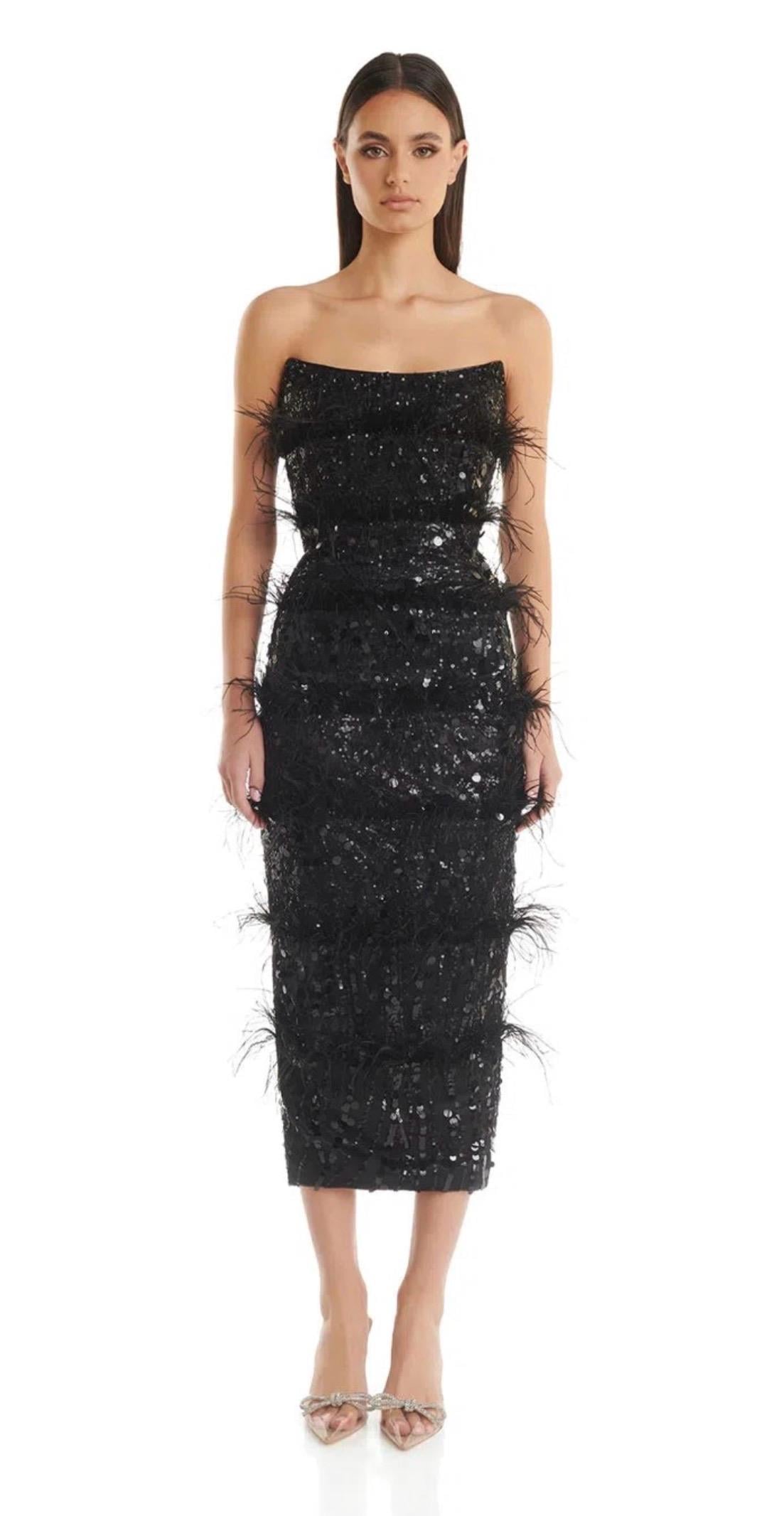 Otrişli İşlemeli Straplez Siyah Midi Tasarım Elbise