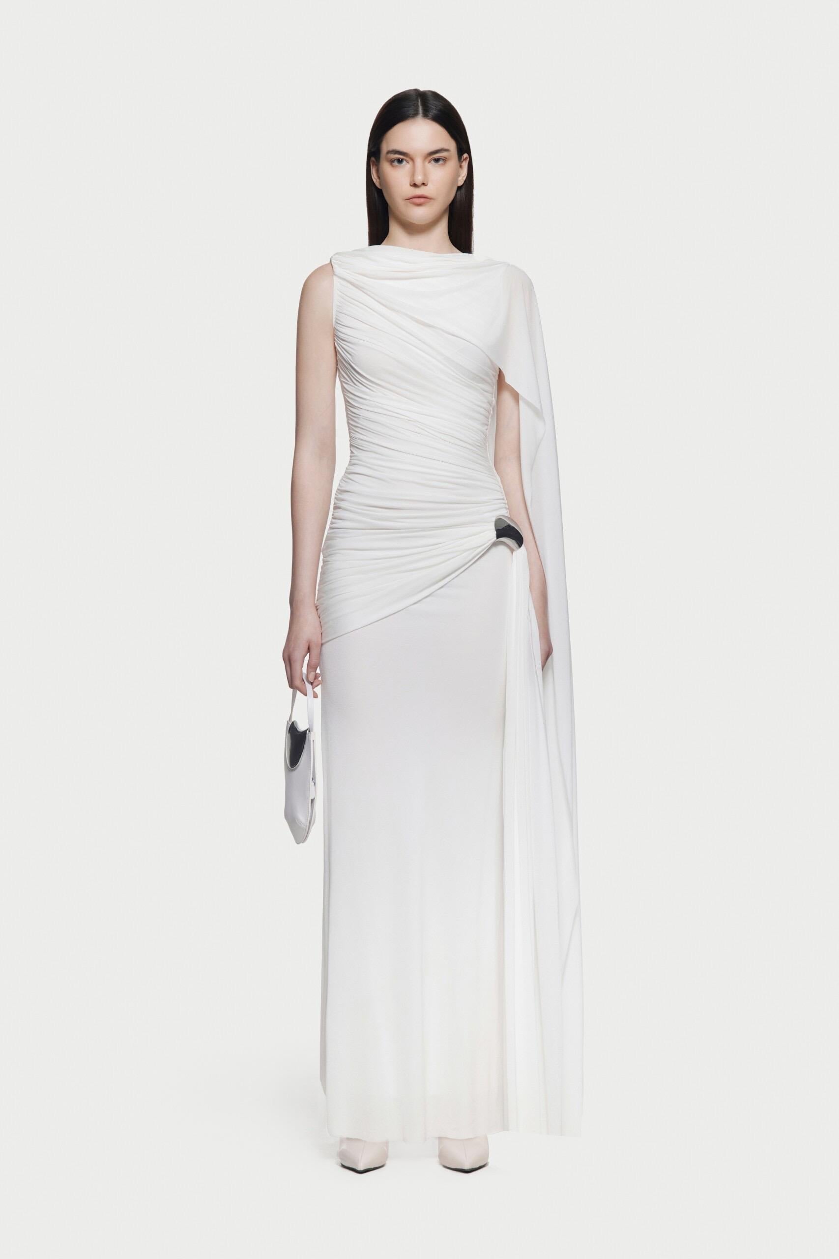 Tokalı Pelerin Detaylı Tek Kollu Drape Beyaz Tasarım Maksi Elbise