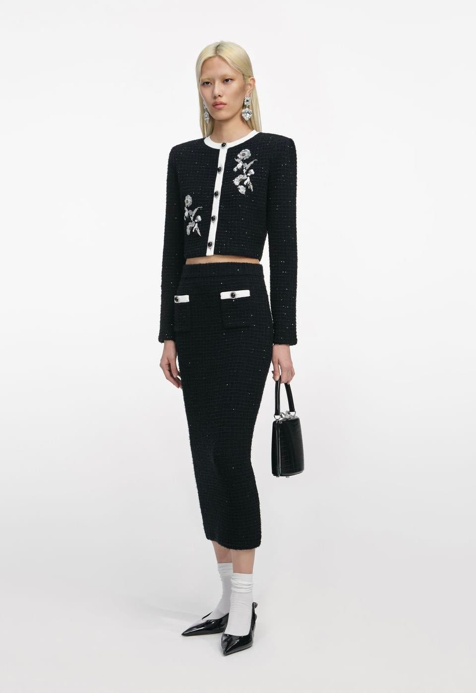 Üç Boyutlu Çiçek Motifli Siyah Tasarım Ceket