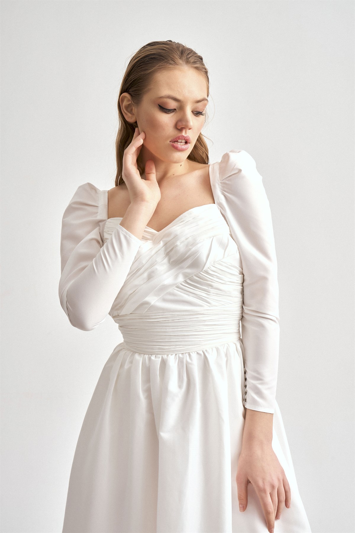 Beyaz Bele Oturan Midi Boy Tasarım Elbise - Deep Atelier