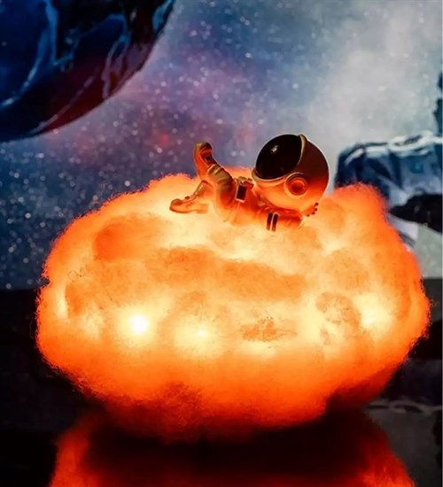 Bulut Üzerindeki Dekoratif Astronot Işık