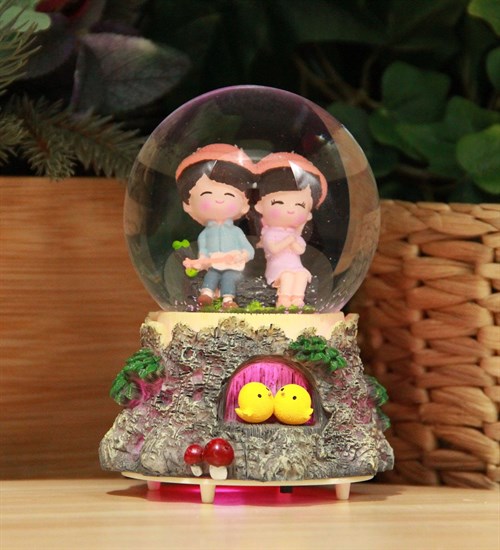 Romantik Aşıklar Işıklı ve Müzikli Kar Küresi