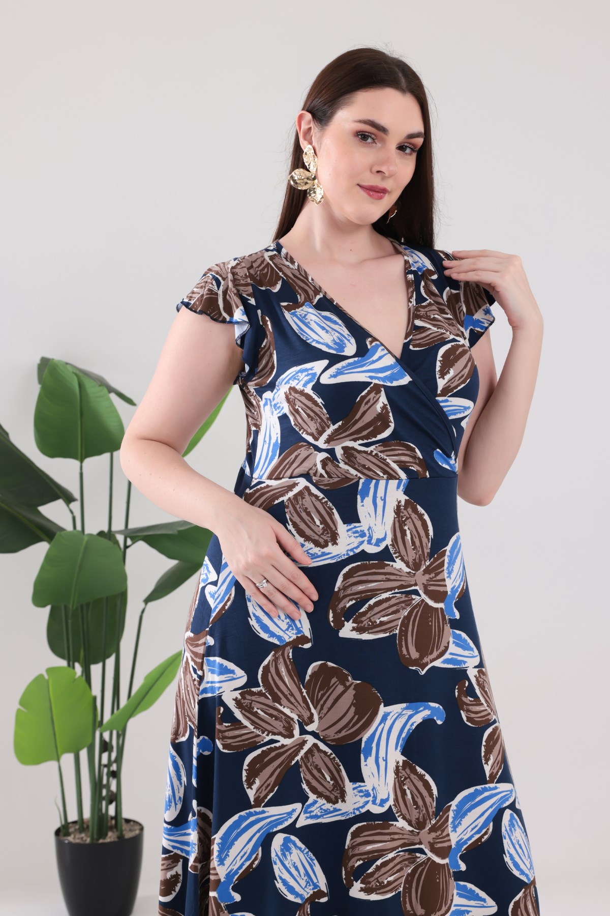 Kadın Lacivert Floral Desen Fırfır Kol Kruvaze Yaka Büyük Beden Esnek Maxi Elbise