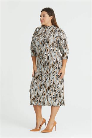 Kadın Kahve Beyaz Asimetrik Yaprak Desen Yarım Balıkçı Yaka Büyük Beden Yırtmaçlı Esnek Süet Elbise