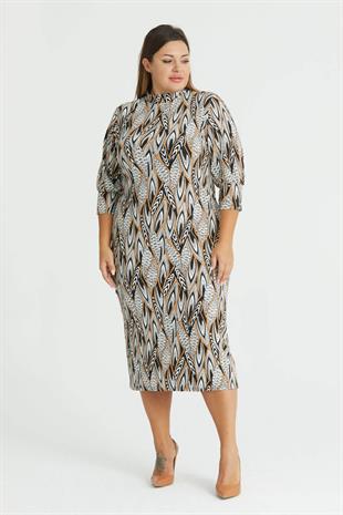 Kadın Kahve Beyaz Asimetrik Yaprak Desen Yarım Balıkçı Yaka Büyük Beden Yırtmaçlı Esnek Süet Elbise