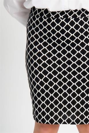 Kadın Siyah Beyaz Baklava Desen Esnek Süet Kalem Etek