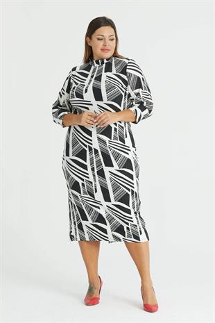 Kadın Siyah Beyaz Geometrik Çizgi Desen Yarım Balıkçı Yaka Büyük Beden Yırtmaçlı Esnek Süet Elbise