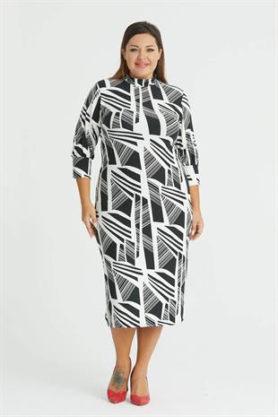 Kadın Siyah Beyaz Geometrik Çizgi Desen Yarım Balıkçı Yaka Büyük Beden Yırtmaçlı Esnek Süet Elbise