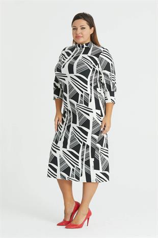 Kadın Siyah Beyaz Geometrik Çizgi Desen Yarım Balıkçı Yaka Büyük Beden Yırtmaçlı Esnek Süet Elbise