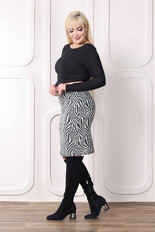 Kadın Siyah Beyaz Geometrik Şerit Desen Esnek Süet Kalem Etek