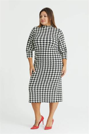 Kadın Siyah Beyaz Kazayağı Desen Yarım Balıkçı Yaka Büyük Beden Yırtmaçlı Esnek Süet Elbise