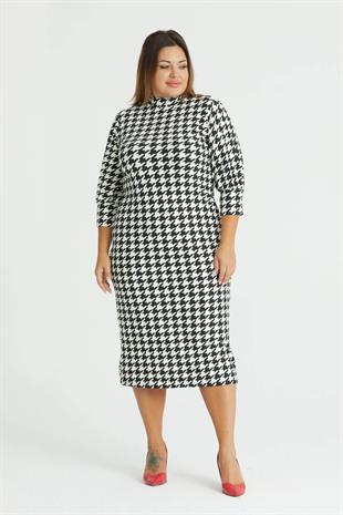 Kadın Siyah Beyaz Kazayağı Desen Yarım Balıkçı Yaka Büyük Beden Yırtmaçlı Esnek Süet Elbise