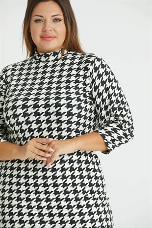 Kadın Siyah Beyaz Kazayağı Desen Yarım Balıkçı Yaka Büyük Beden Yırtmaçlı Esnek Süet Elbise
